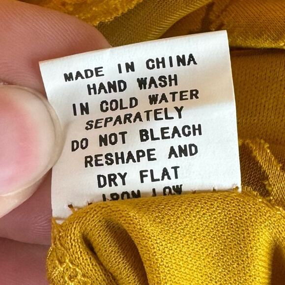 Siren Lily Yellow Lace Overlay V-Neck Roll Tab Sleeve Blouse Size PXL - Picture 8 of 8